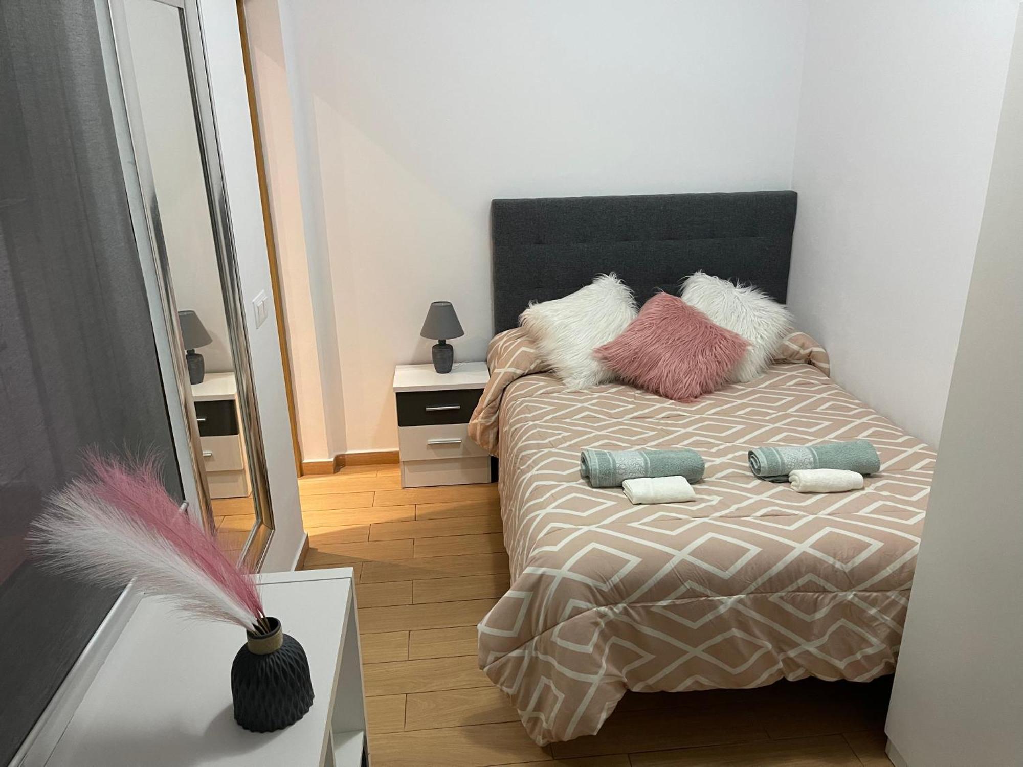 Casita Andaluza Centro Con Parking Sujeto A Disponibilidad Apartment Малага Екстериор снимка